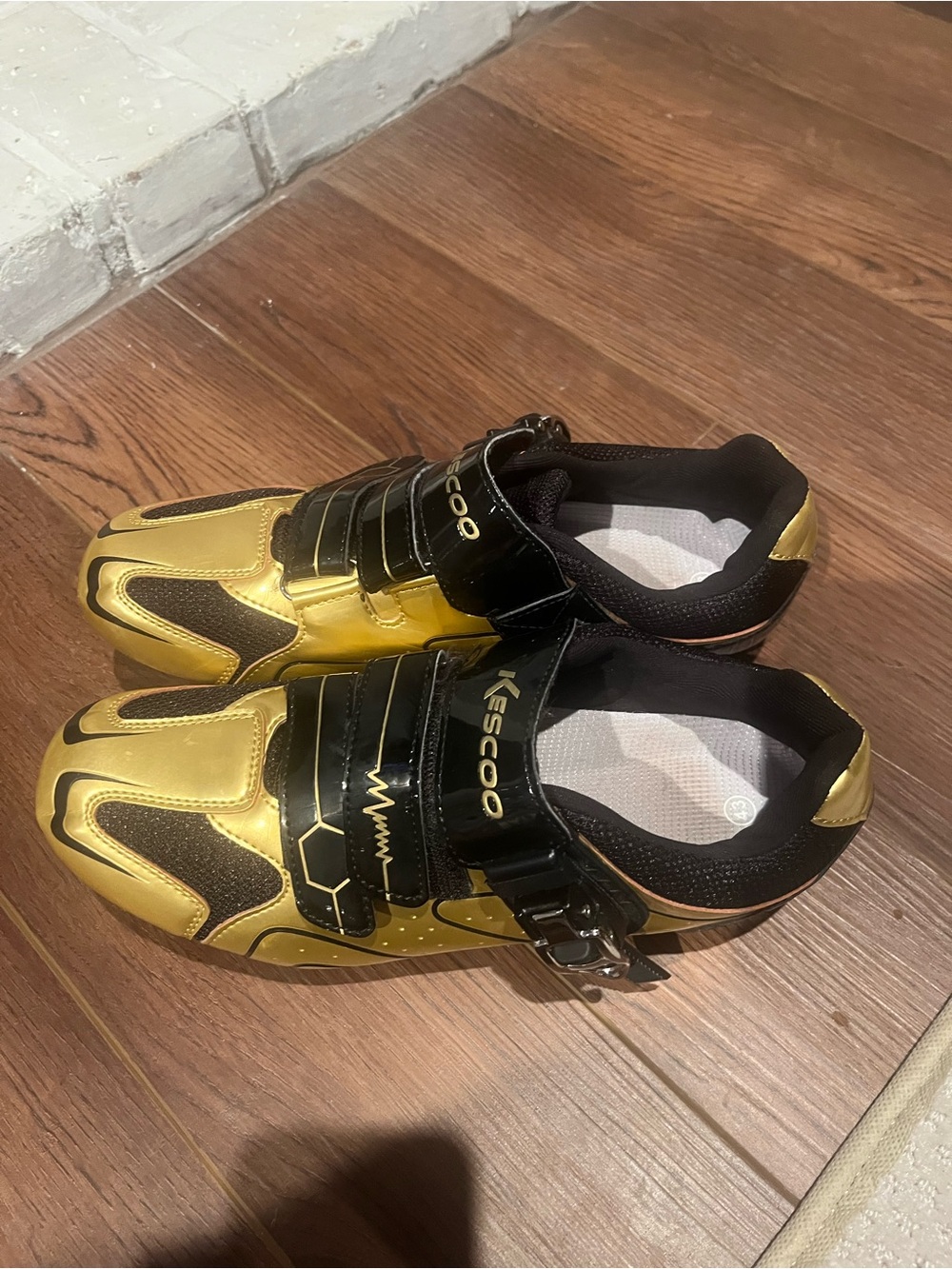 Unisex ' Gold and Black Cycling Shoes